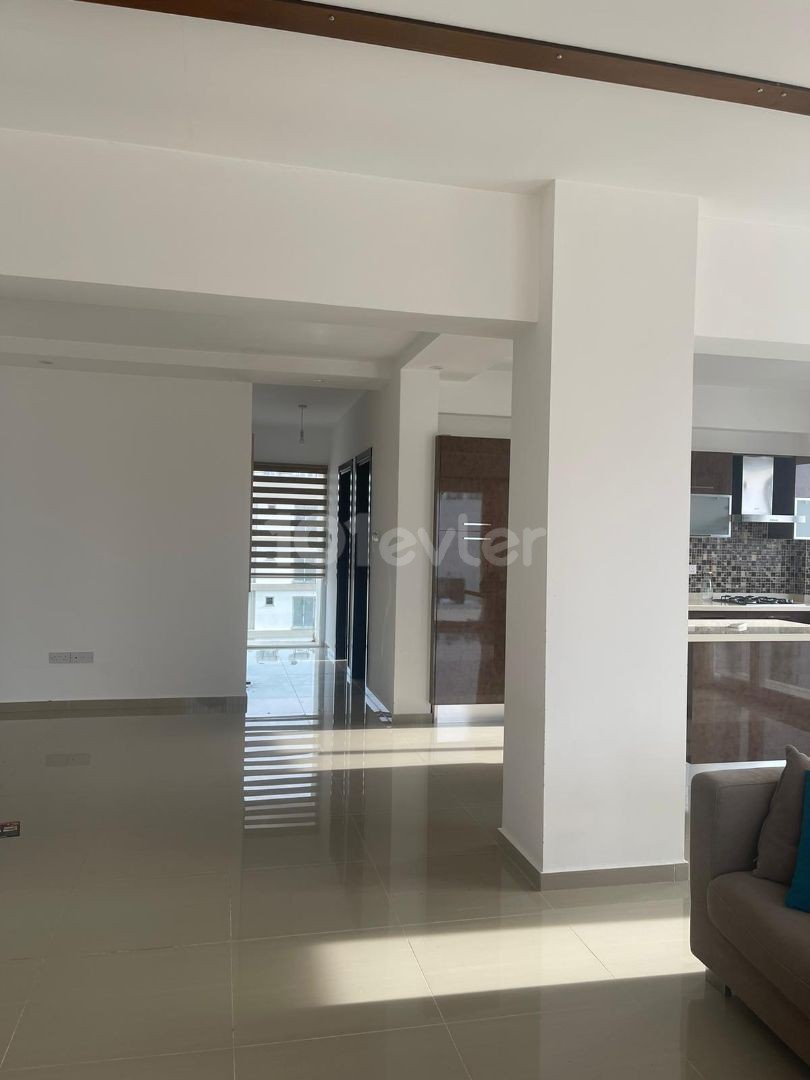 2+1 Penthouse for Rent in Metehan 