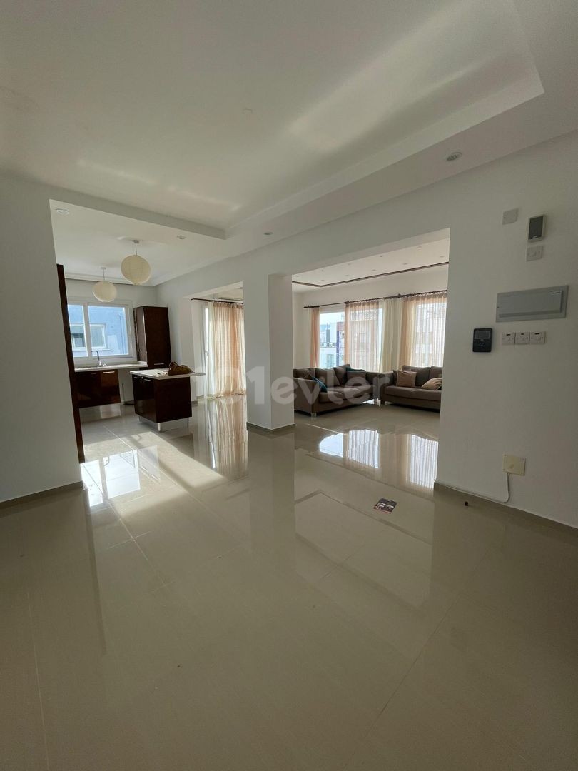 2+1 Penthouse for Rent in Metehan 