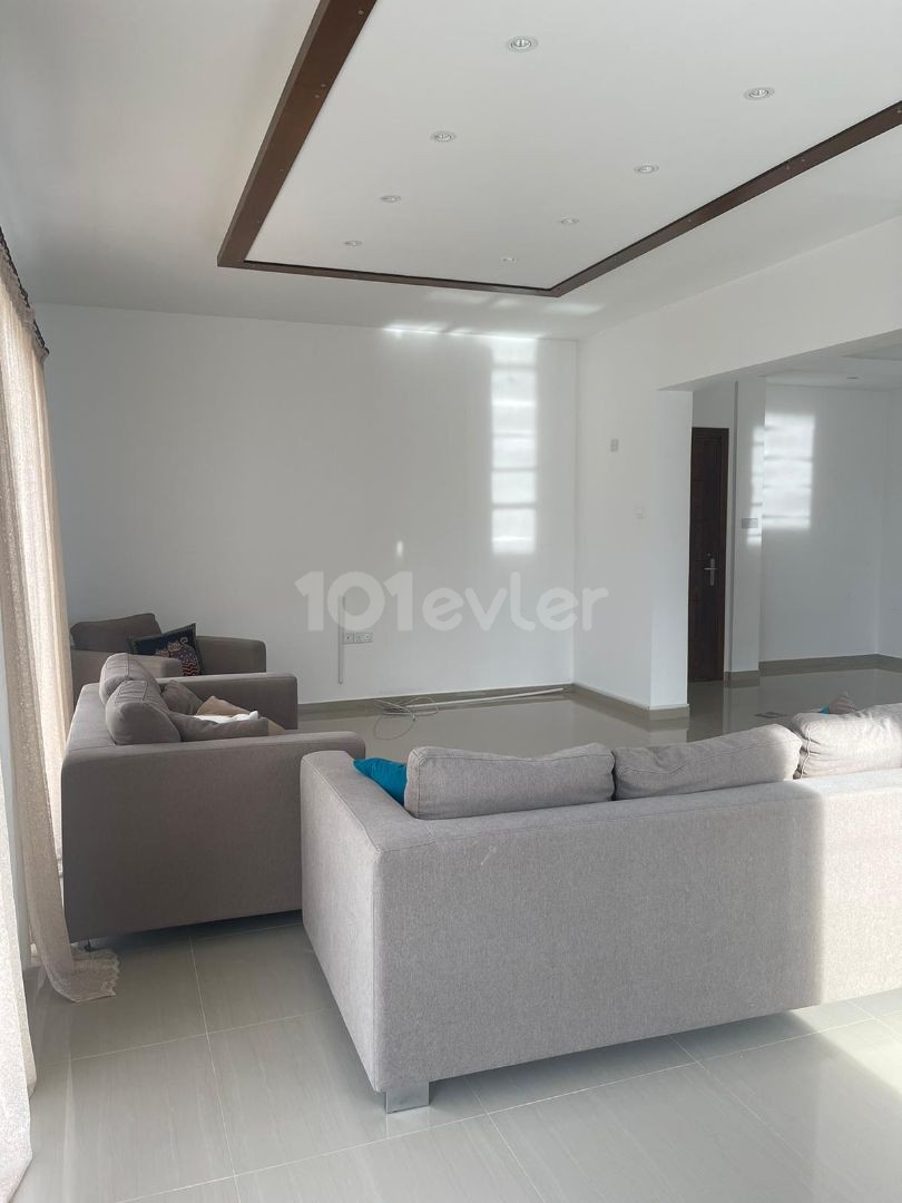 2+1 Penthouse for Rent in Metehan 