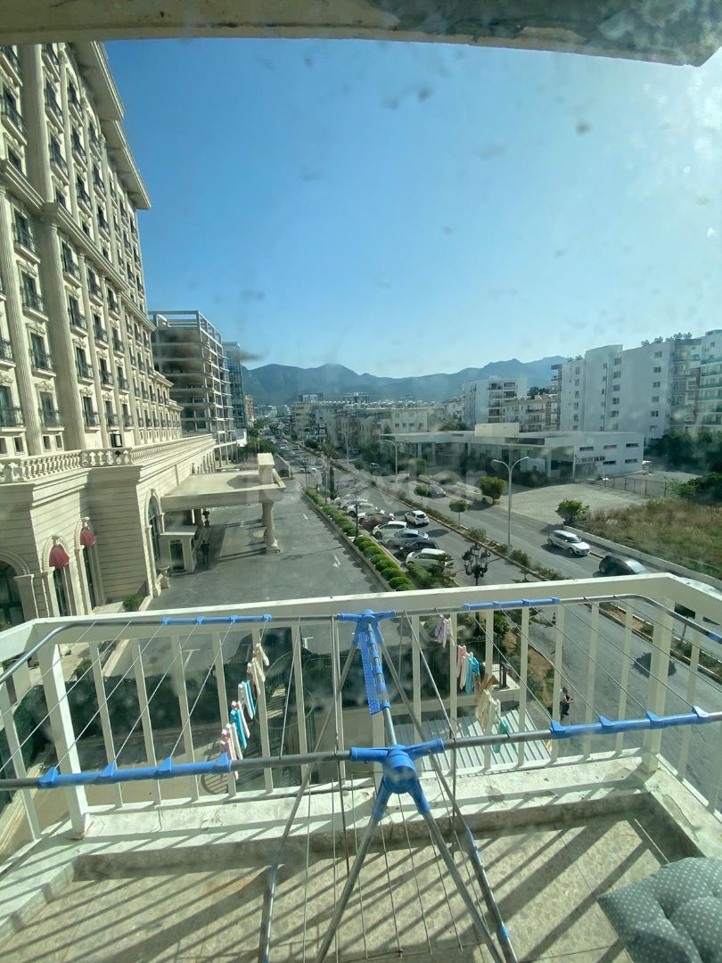 Girne Merkezde Deniz Manzaralı Satılık 2+1 Yatırımlık Daire 