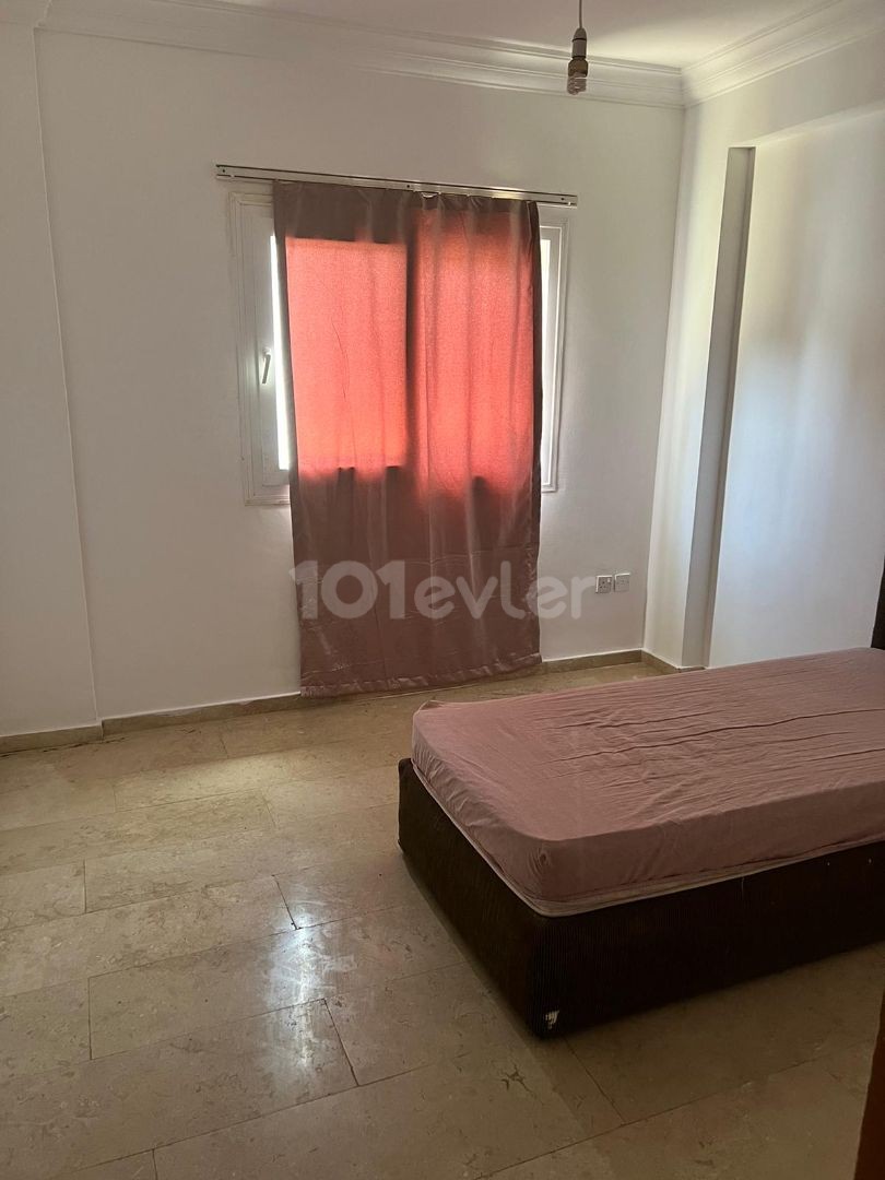 Girne Merkez'de Satılık 3+1 Geniş Daire (140m2)