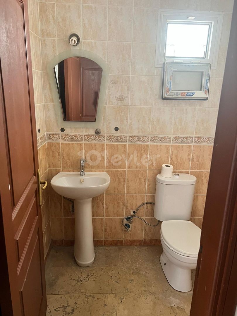 Girne Merkez'de Satılık 3+1 Geniş Daire (140m2)