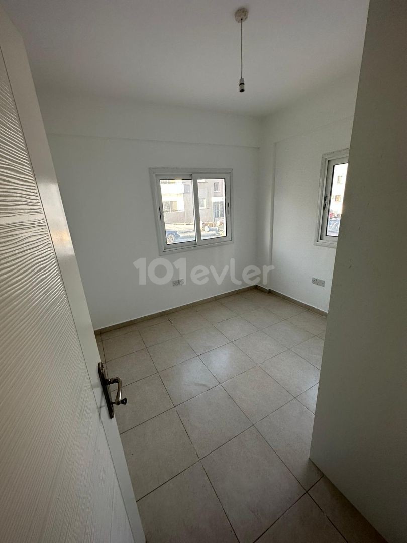 طبقه همکف 2+1 آپارتمان برای فروش در Hamitköy