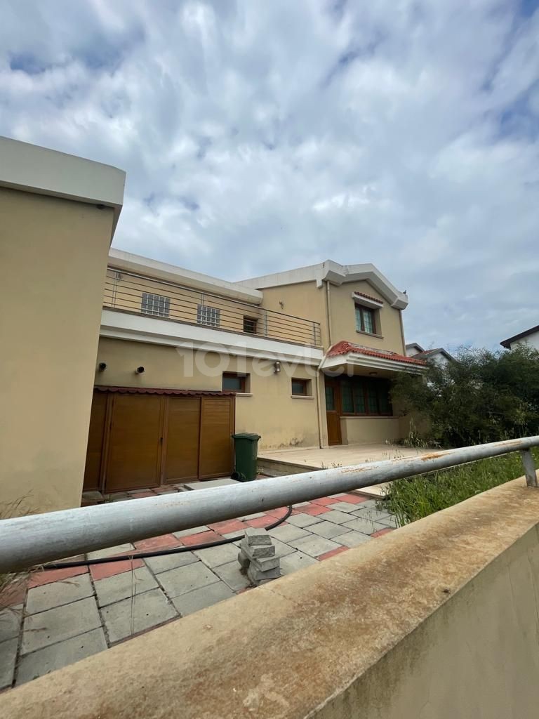 Lux 4+2 Detached Villa with Central Heating and Garden in Kızılbaş