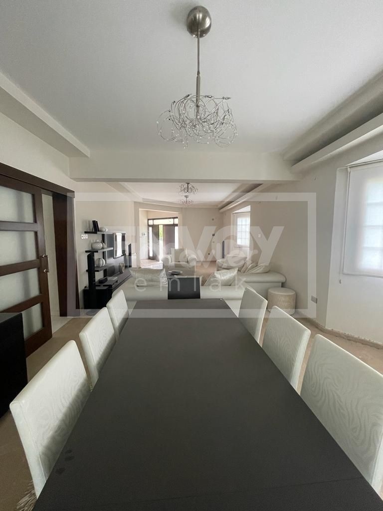 Lux 4+2 Detached Villa with Central Heating and Garden in Kızılbaş