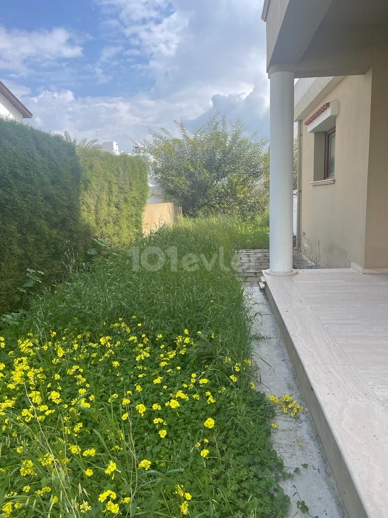 Lux 4+2 Detached Villa with Central Heating and Garden in Kızılbaş