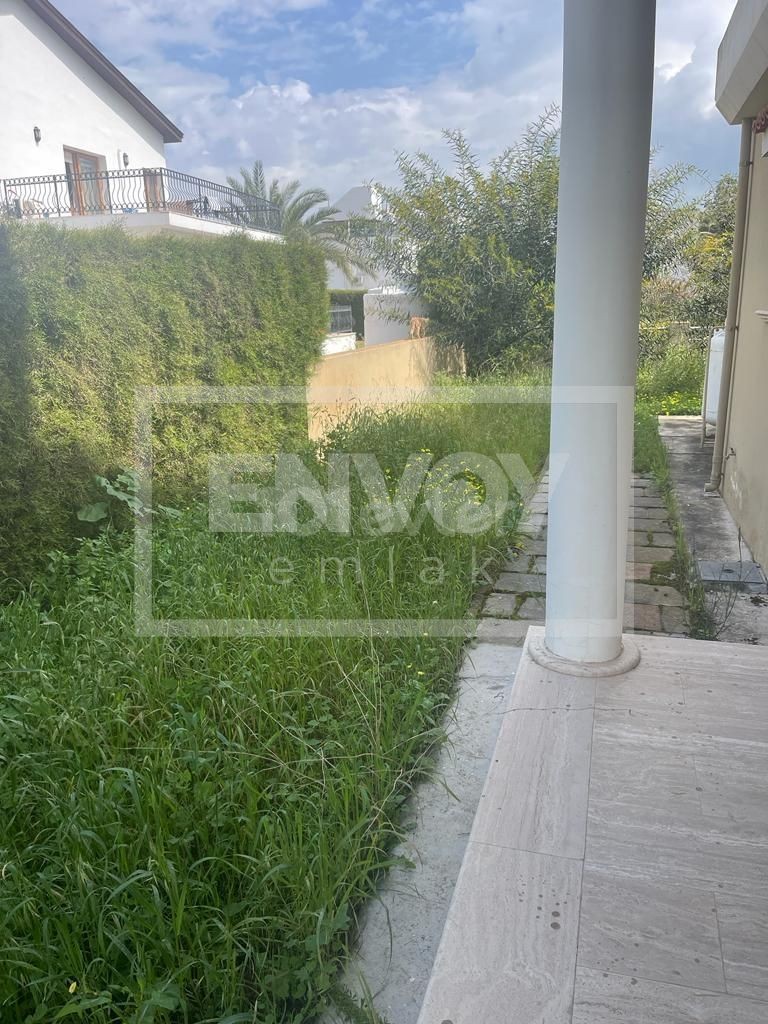 Lux 4+2 Detached Villa with Central Heating and Garden in Kızılbaş