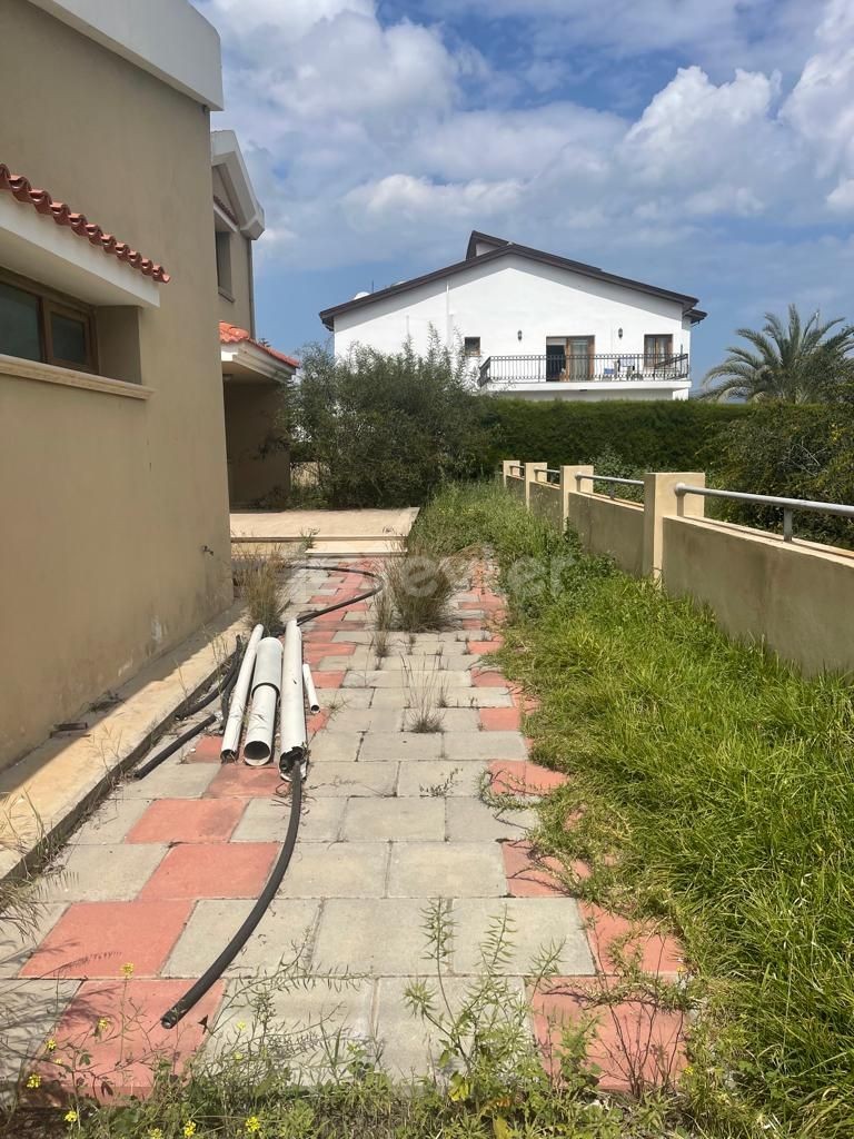 Lux 4+2 Detached Villa with Central Heating and Garden in Kızılbaş