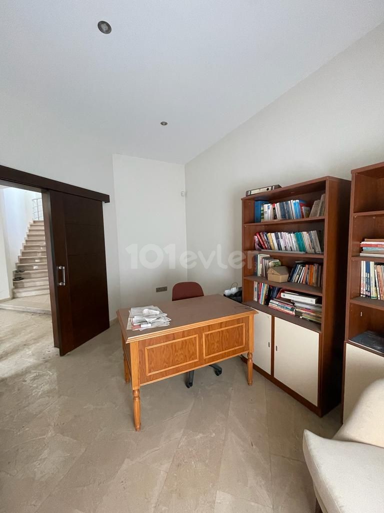 Lux 4+2 Detached Villa with Central Heating and Garden in Kızılbaş