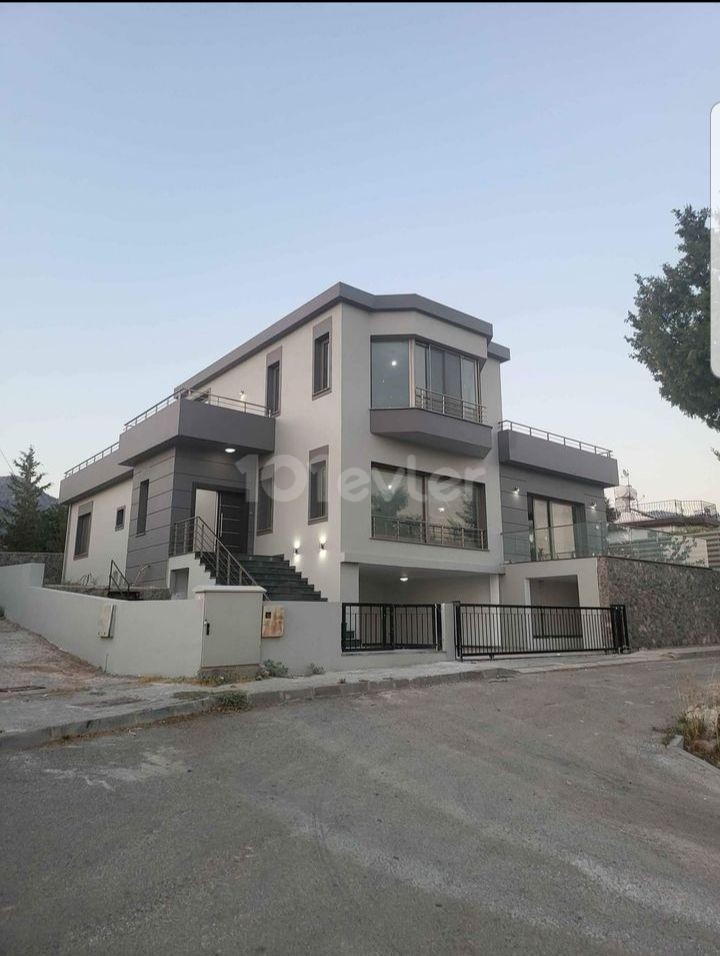 3+1 Luxury Villa with Pool for Sale in Tashkent