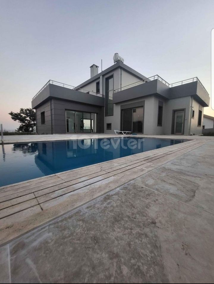 3+1 Luxury Villa with Pool for Sale in Tashkent