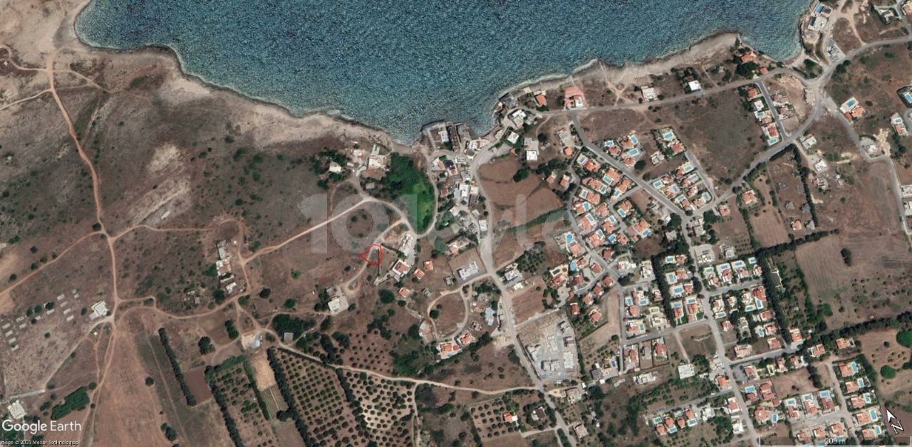 Land for Sale in Karşıyaka, 100m from the Sea
