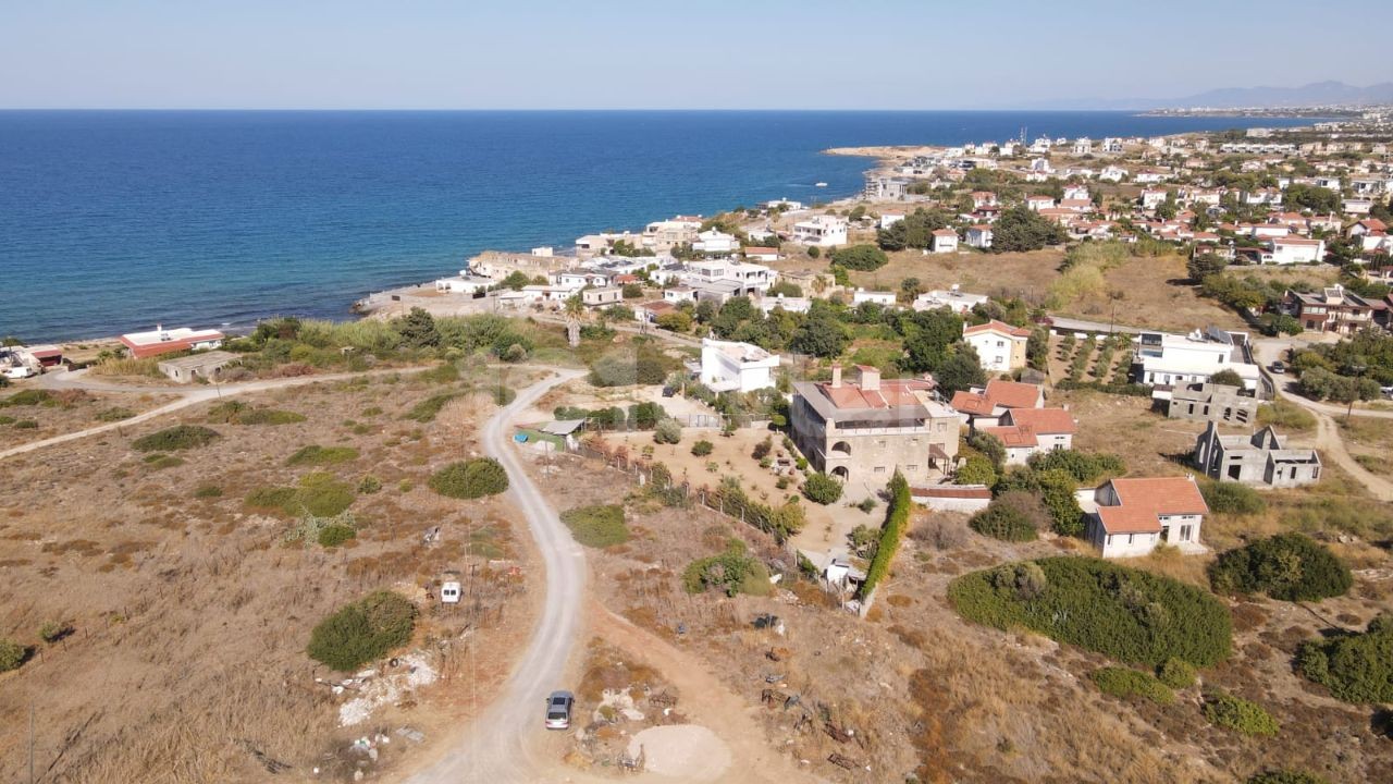 Land for Sale in Karşıyaka, 100m from the Sea