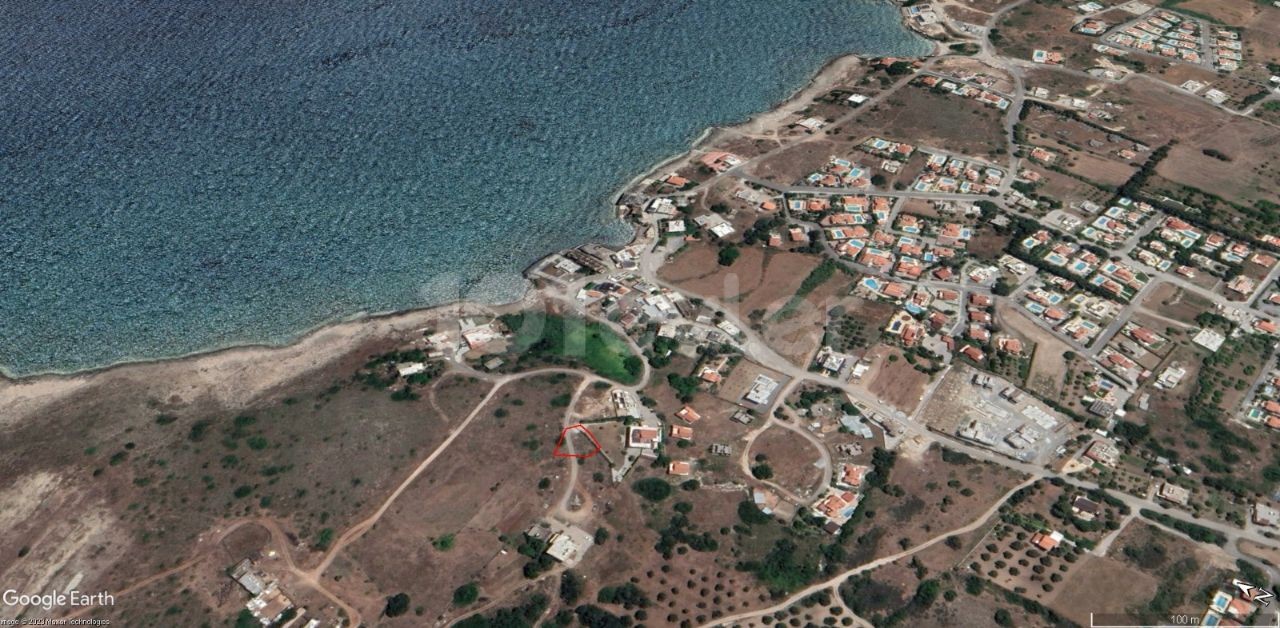 زمین برای فروش در Karşiyaka، 100 متر از دریا