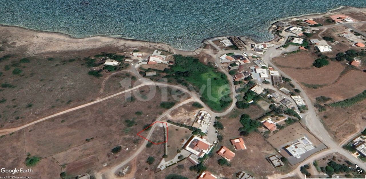 Land for Sale in Karşıyaka, 100m from the Sea