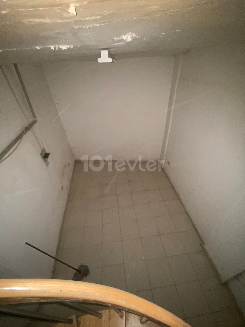 Surlariçi'nde Kiralık Dükkan 