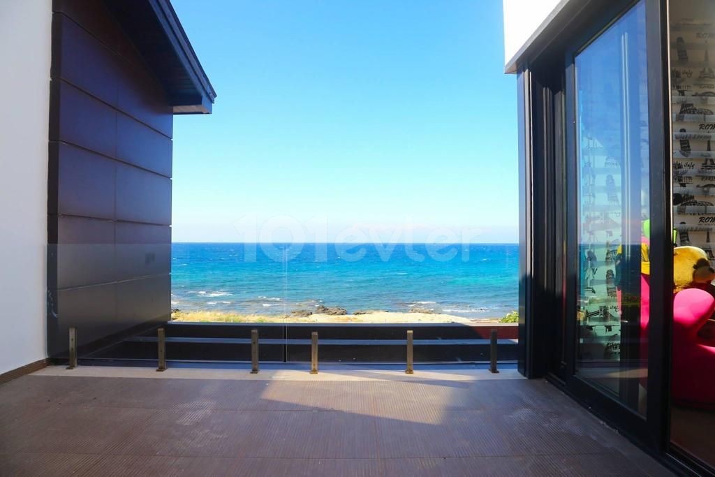 5+1 Seafront Luxury Pool Villa for Rent in Karaoğlanoğlu