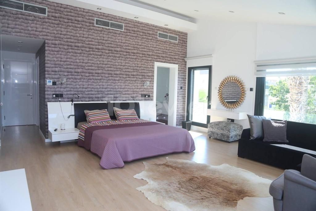 5+1 Seafront Luxury Pool Villa for Rent in Karaoğlanoğlu