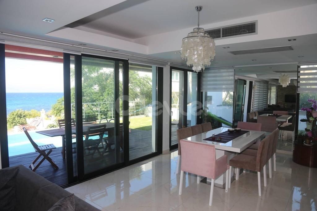 5+1 Seafront Luxury Pool Villa for Rent in Karaoğlanoğlu