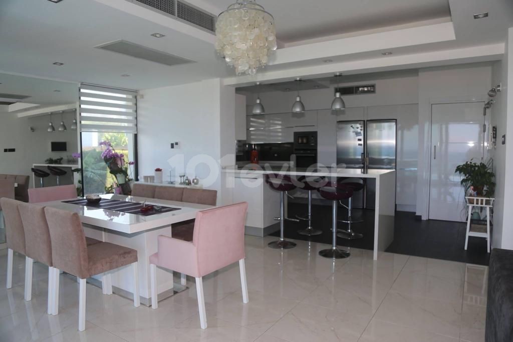 5+1 Seafront Luxury Pool Villa for Rent in Karaoğlanoğlu