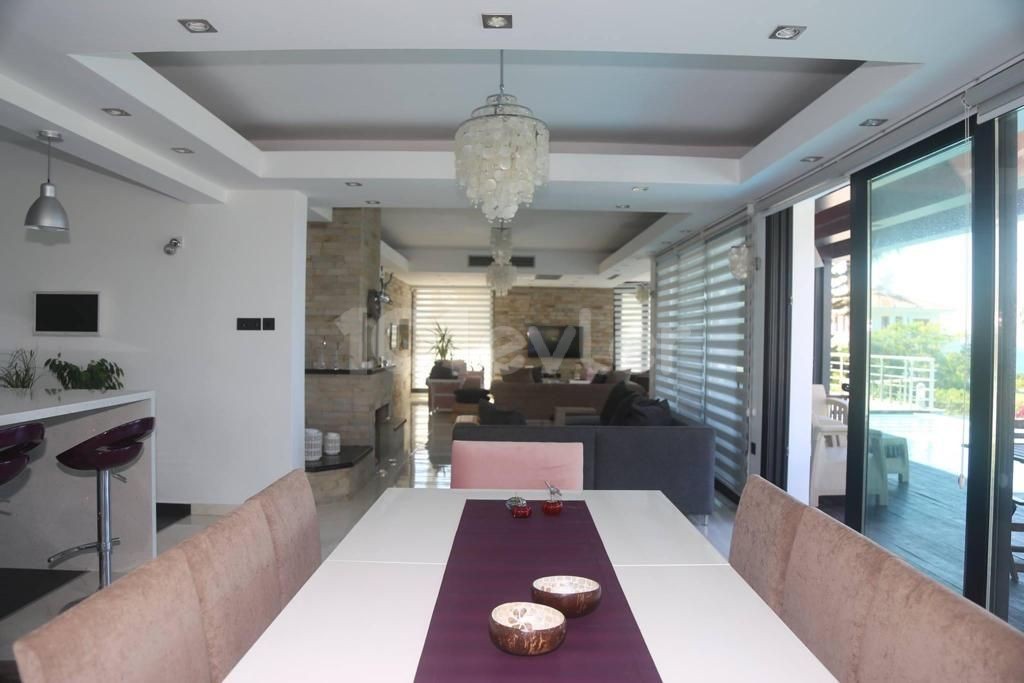 5+1 Seafront Luxury Pool Villa for Rent in Karaoğlanoğlu