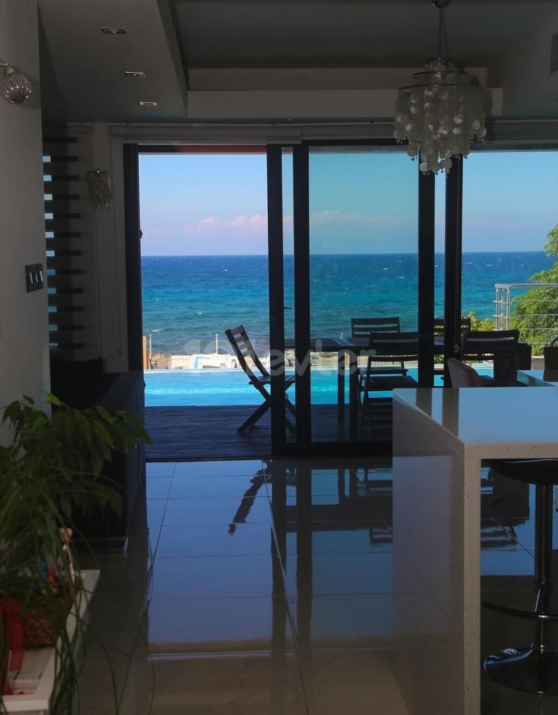 5+1 Seafront Luxury Pool Villa for Rent in Karaoğlanoğlu