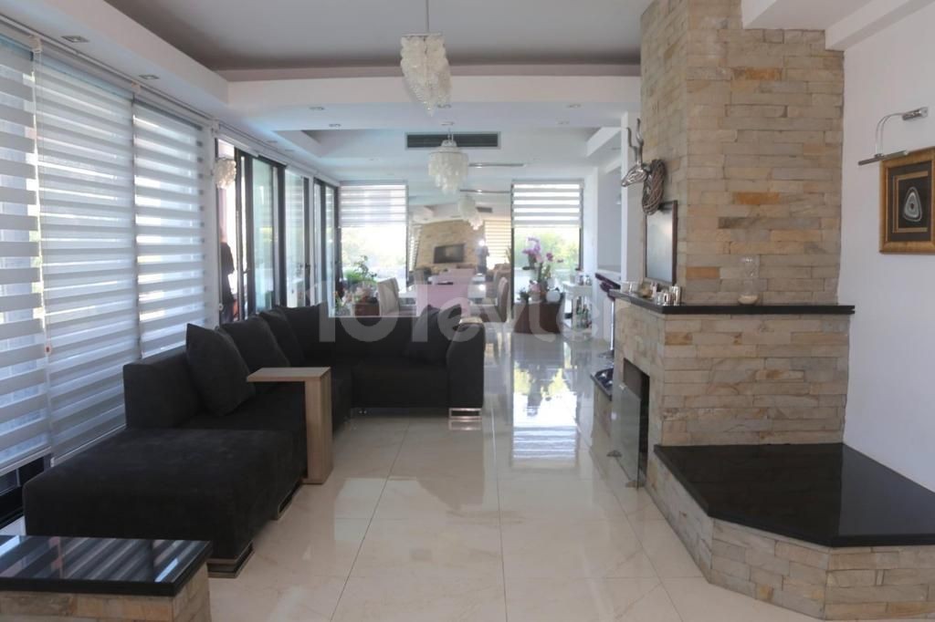 5+1 Seafront Luxury Pool Villa for Rent in Karaoğlanoğlu