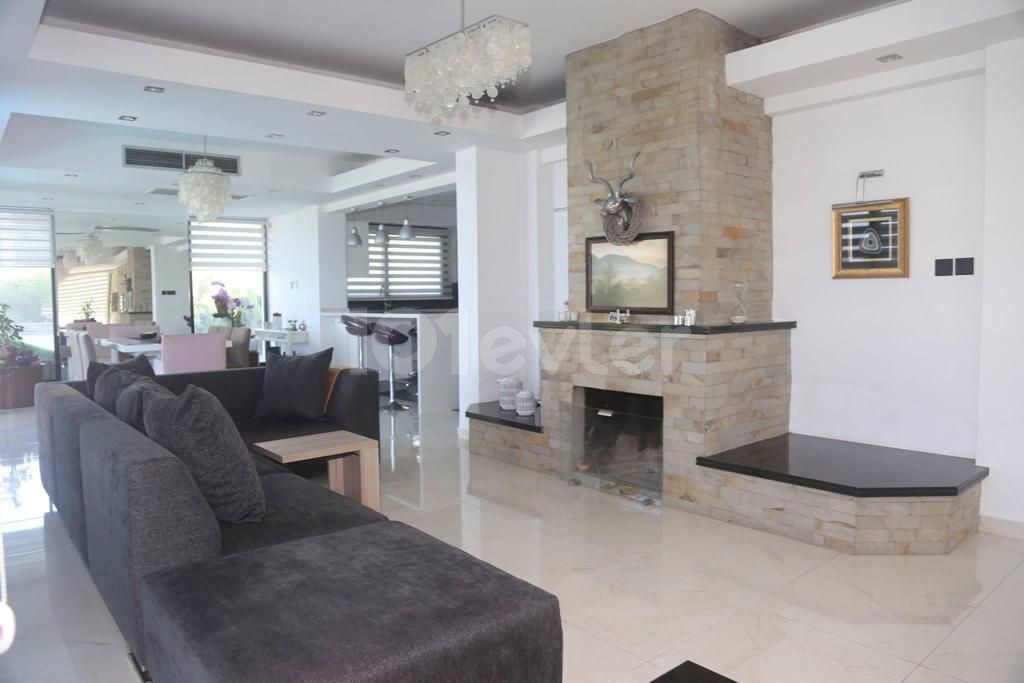 5+1 Seafront Luxury Pool Villa for Rent in Karaoğlanoğlu