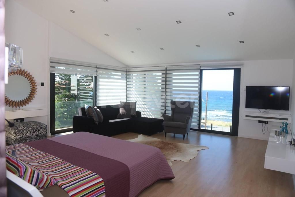 5+1 Seafront Luxury Pool Villa for Rent in Karaoğlanoğlu