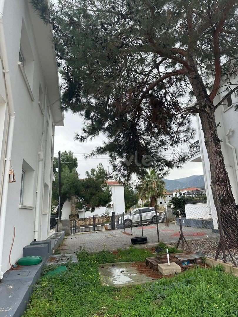 3+1 Villa zu vermieten mit Berg- und Meerblick in Alsancak