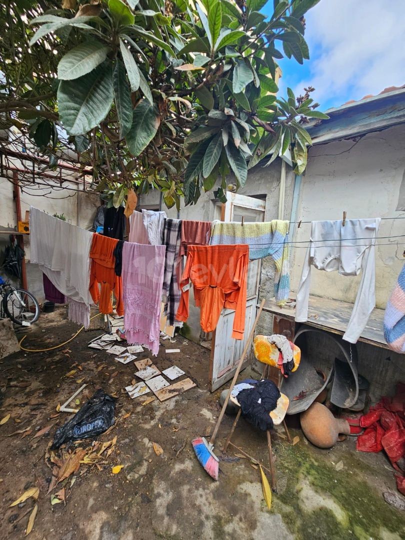 4+1 Einfamilienhaus mit authentischem Garten und Kamin zum Verkauf in Surlariçin