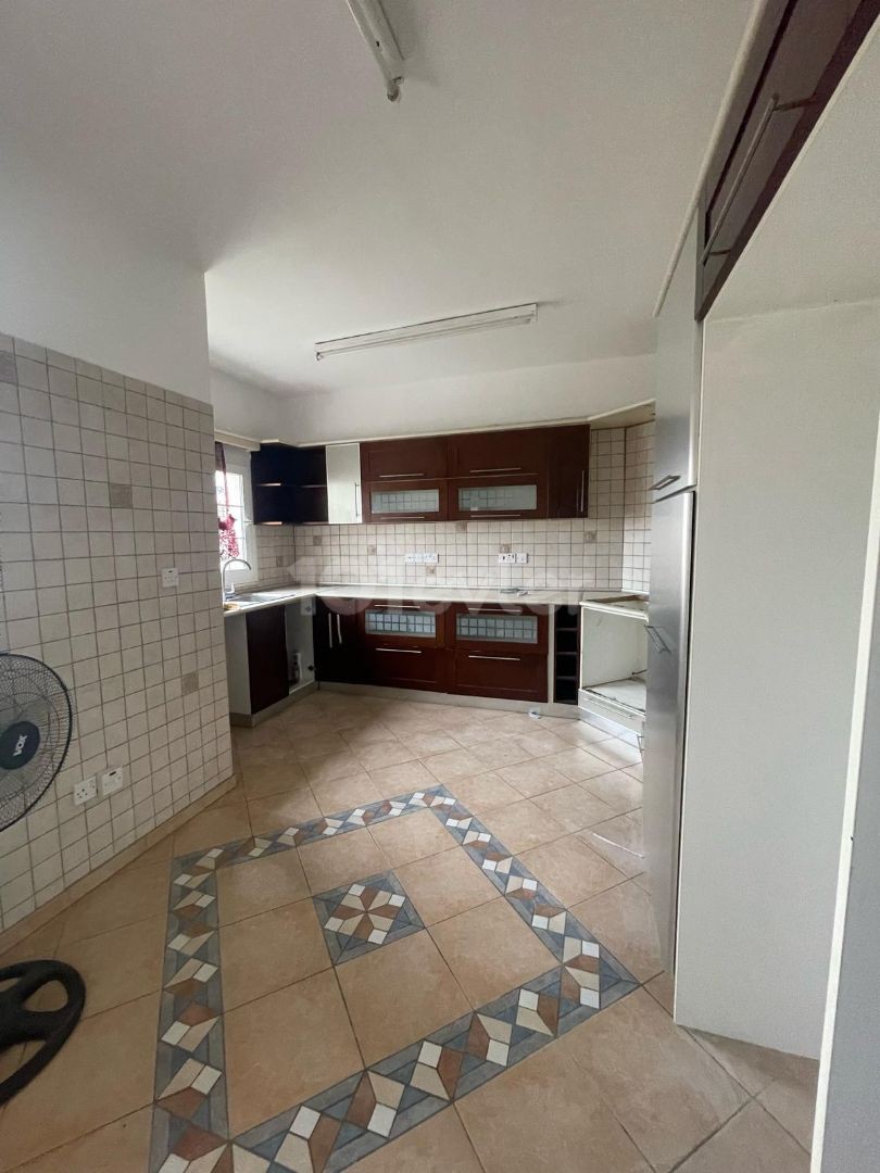 3+1 Flat with Fireplace and Central Heating for Rent in Yenikent