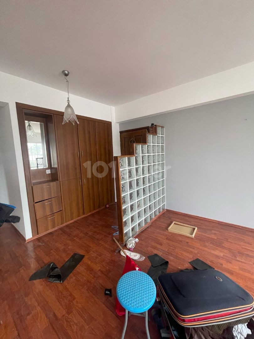 3+1 Flat with Fireplace and Central Heating for Rent in Yenikent