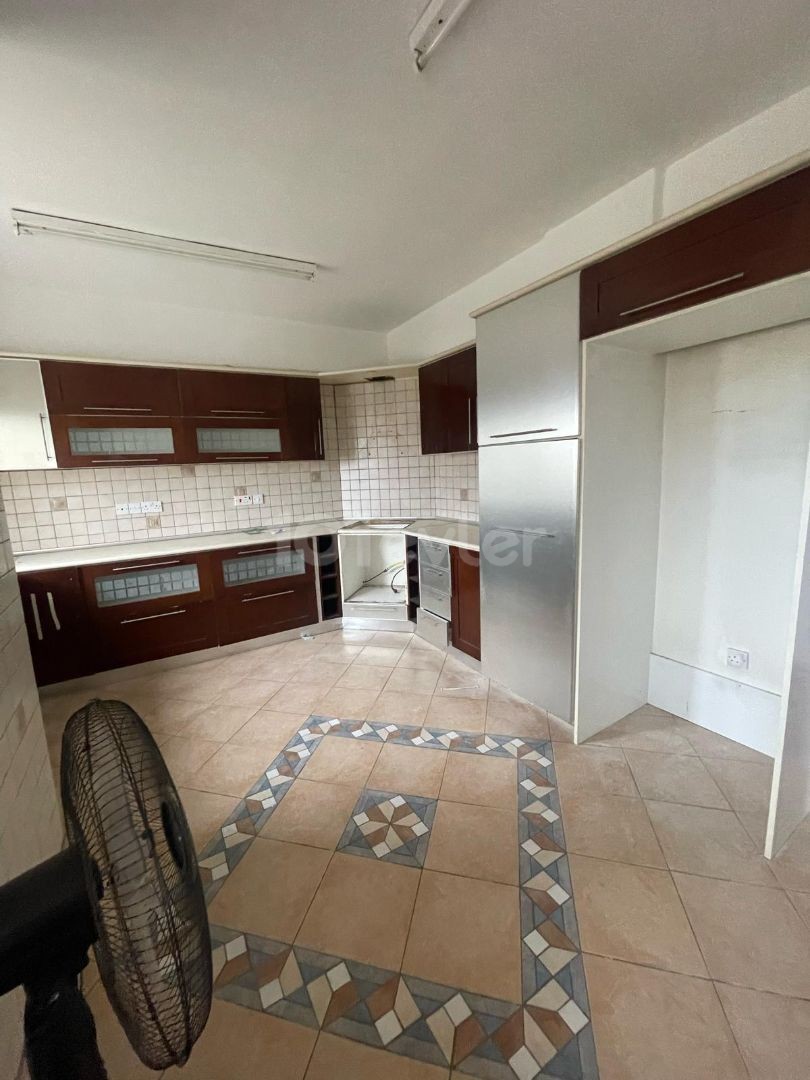 3+1 Wohnung mit Kamin und Zentralheizung zu vermieten in Yenikent