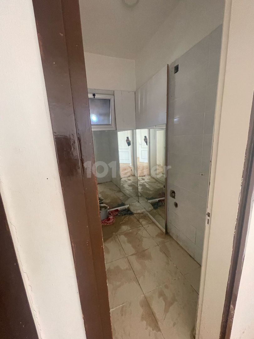 2+1 Office for Sale on the Street in Köşklüçiftlik