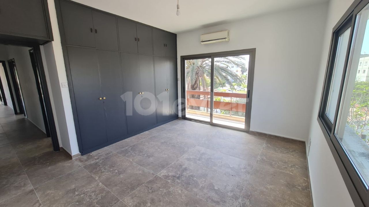 3+1 Unfurnished Flat for Rent in Köşklüçiftlik