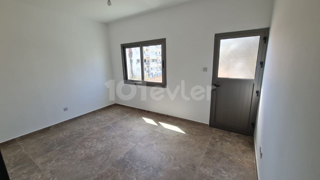 3+1 Unfurnished Flat for Rent in Köşklüçiftlik