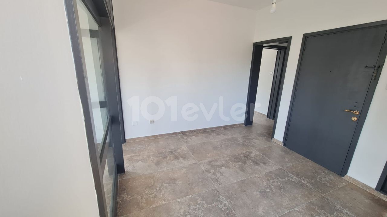 3+1 Unfurnished Flat for Rent in Köşklüçiftlik