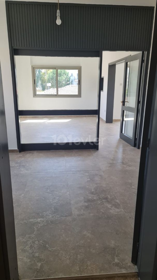 3+1 Unfurnished Flat for Rent in Köşklüçiftlik