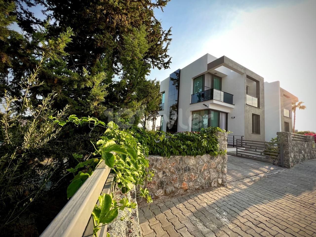 Villa For Sale in Alsancak, Kyrenia