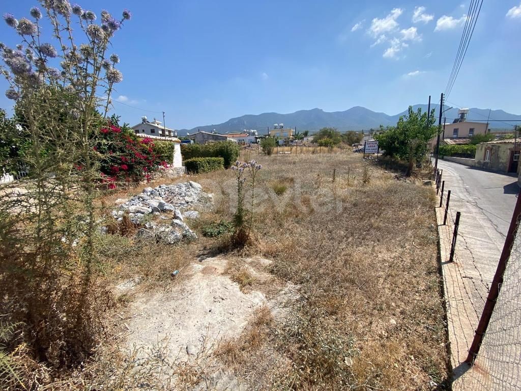 Gewerbegrundstück zum Verkauf mit herrlichem Berg- und Meerblick in Esentepe