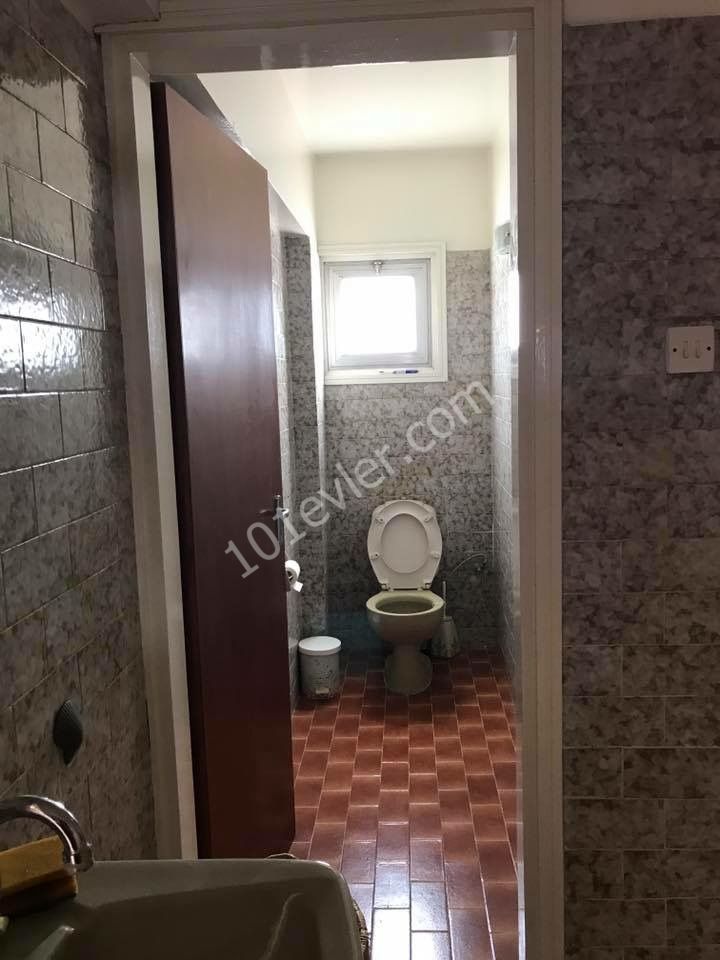 Durakların dibinde Lefkoşa Merit Hotel yakınında (3+2) full eşyalı ve klimalı  ÖĞRENCİYE kiralık LUX daire