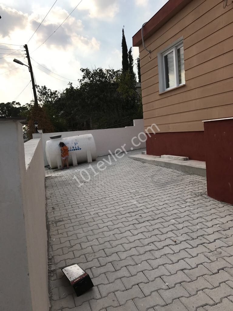 Yakın Doğu Üniversitesine 5 dk Durağa 1 dk Mesafede Dikmen 'de Bahçeli Eşyalı (2+1 )Daire  (+905338432139  -    +905428616272)