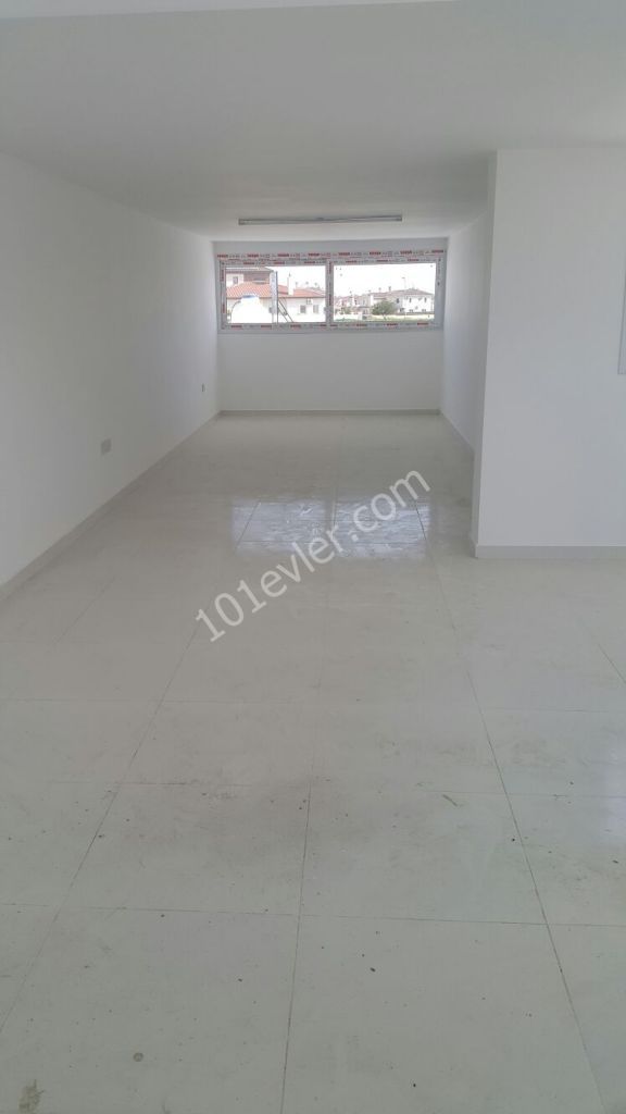 Yenikentte (120 m2) sendeli -cadde üstü- Dükkan