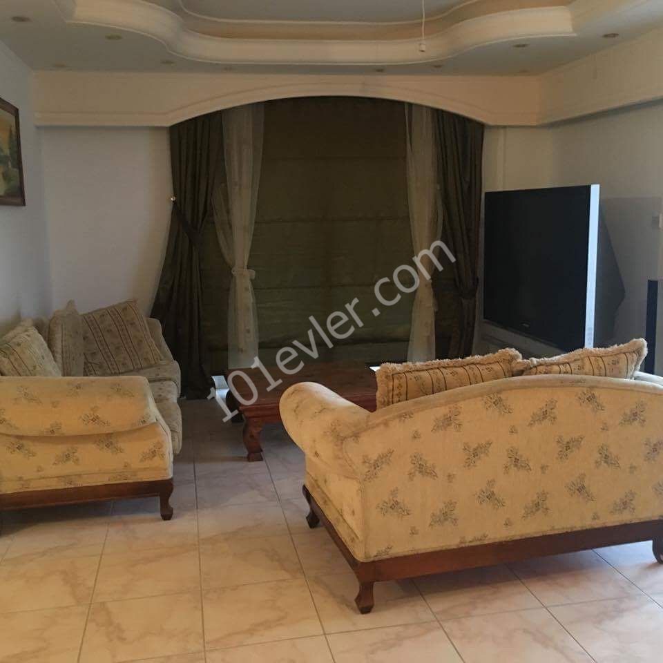 Girne merkez 220 m2 full esyali lux aylik odeme daire