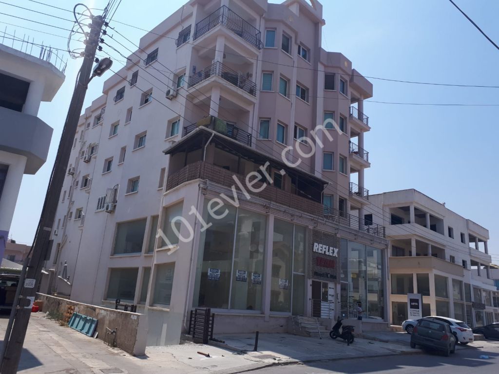 MAĞUSA MERKEZDE DAİRE FİYATINA 200 M² GENİŞ SENDE KATLI İŞYERİ