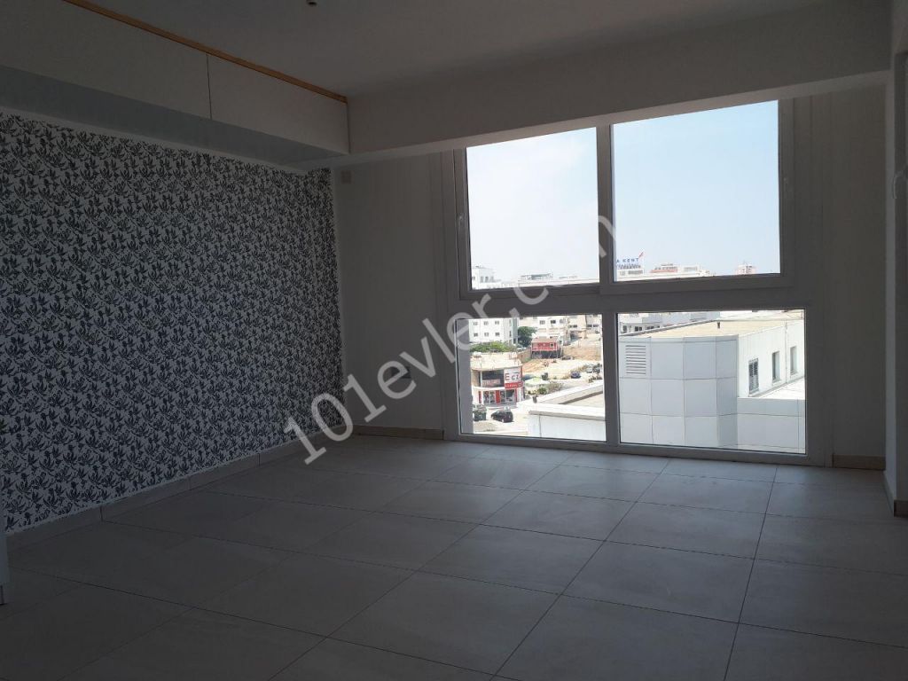 MAGUSA MERKEZDE SATILIK 1+1 YENİ PENTHOUSE