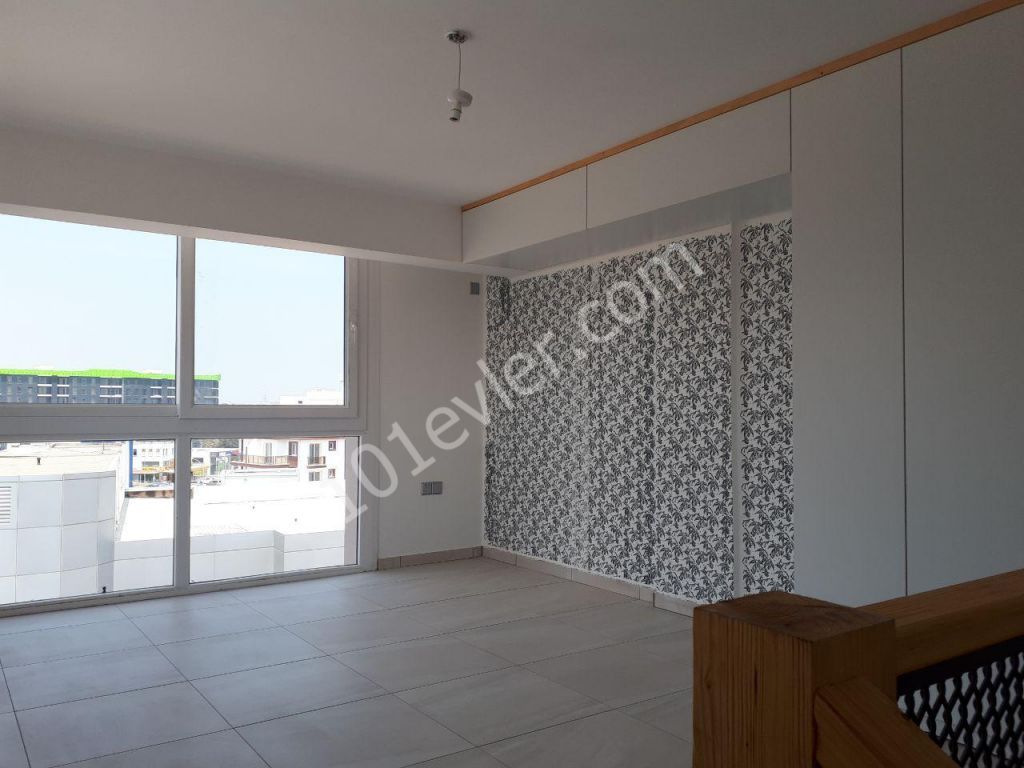 MAGUSA MERKEZDE SATILIK 1+1 YENİ PENTHOUSE