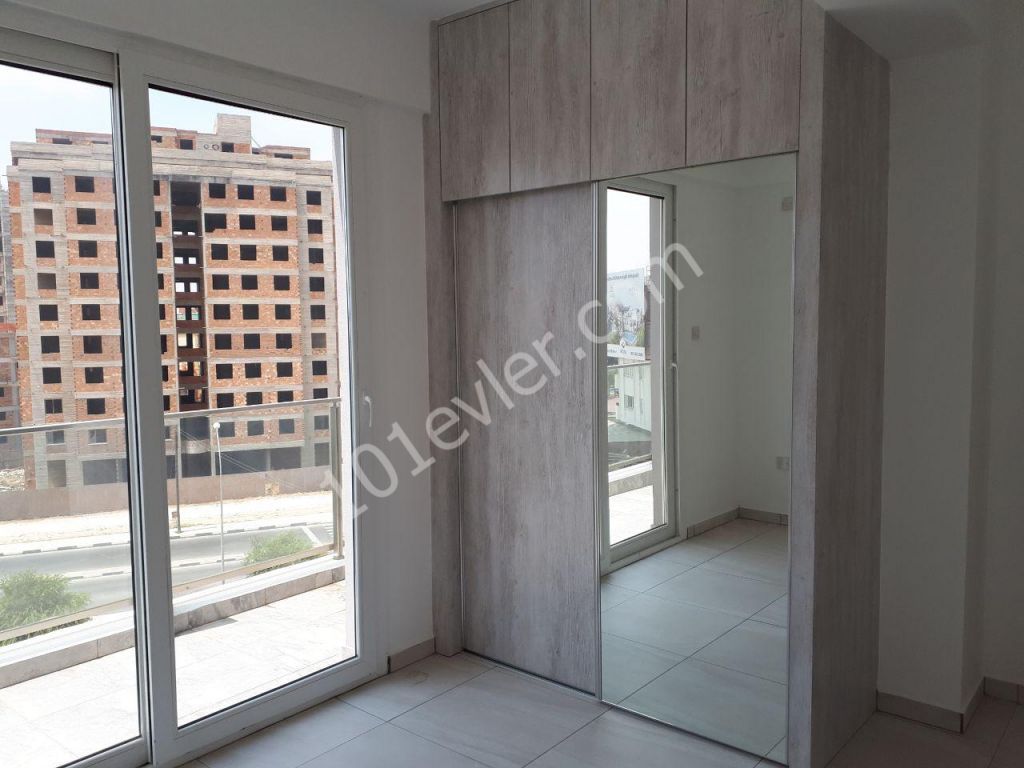 MAGUSA MERKEZDE  SATILIK 3+1 YENİ PENTHOUSE