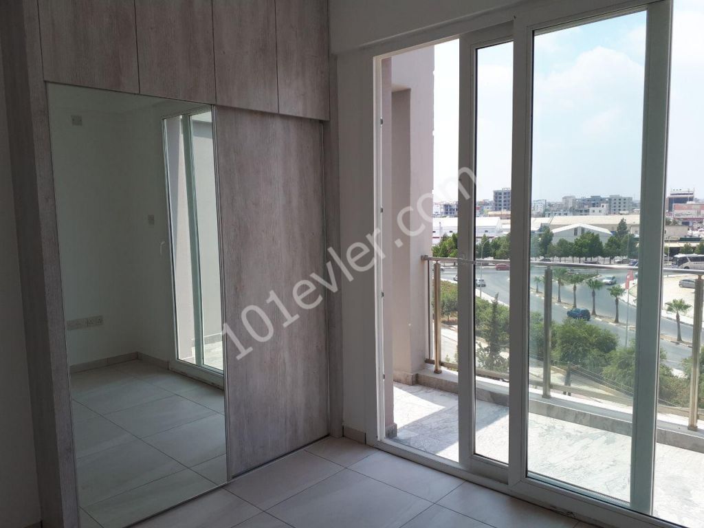 MAGUSA MERKEZDE  SATILIK 3+1 YENİ PENTHOUSE